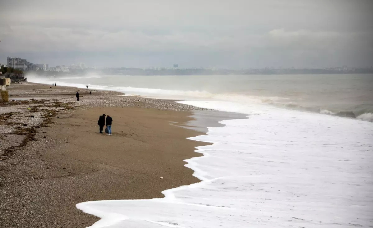 Antalya Aksu’da Şiddetli Yağış Sonrası 3 Yaşındaki Çocuk Kanalda Hayatını Kaybetti