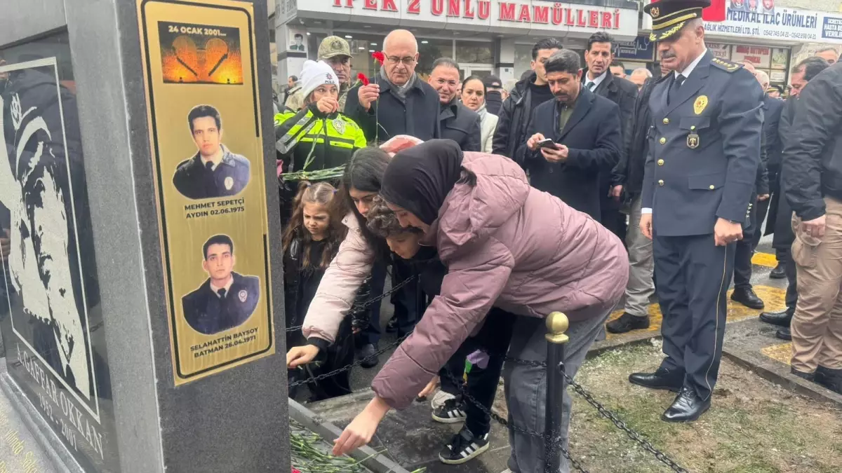 Diyarbakır’da Şehit Emniyet Müdürü Ali Gaffar Okkan ve 5 Mesai Arkadaşı Anma Töreni Gerçekleşti