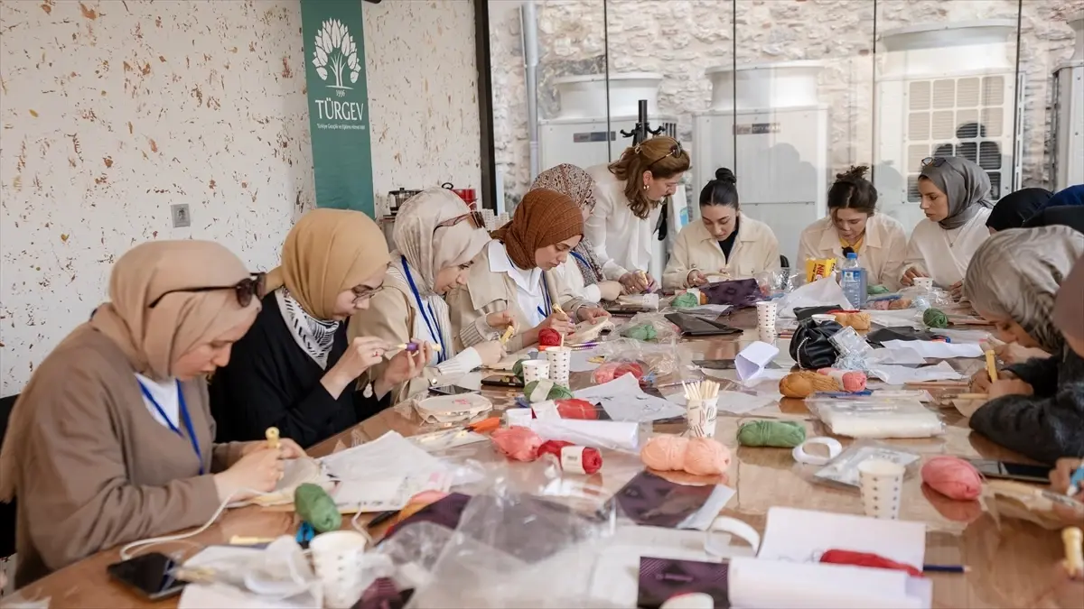 TÜRGEV, Genç Kızlar İçin Dijital Güvenlik ve Kişisel Güçlenme Eğitimlerine Devam Ediyor