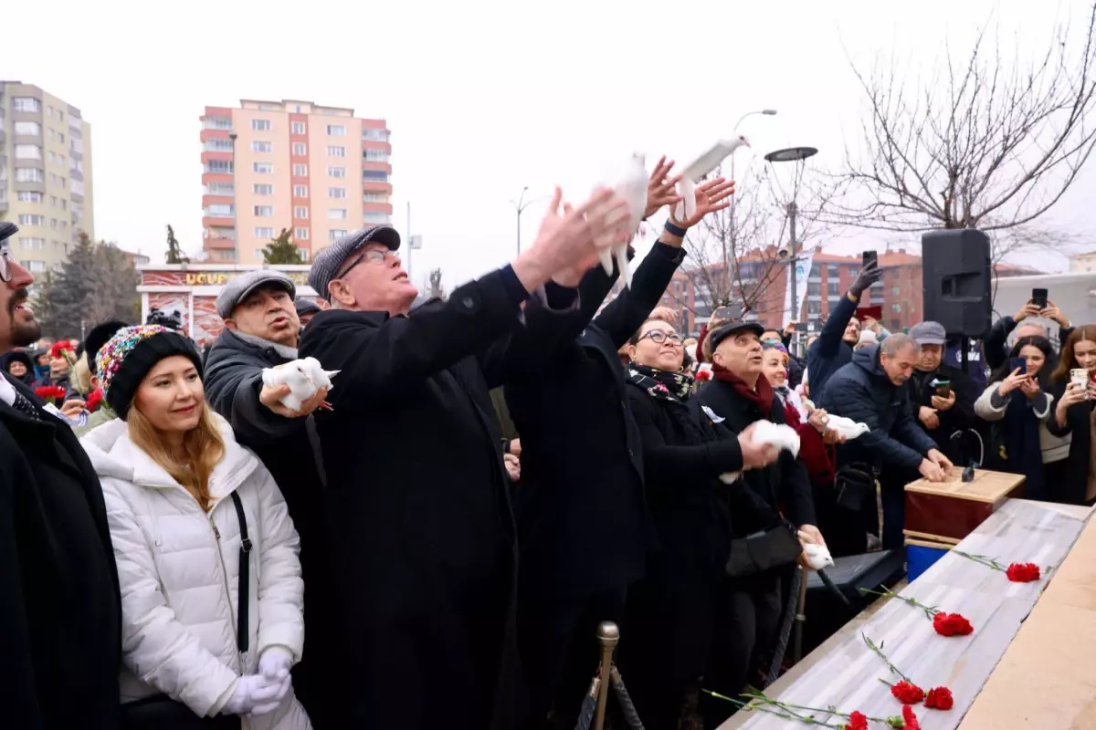 Uğur Mumcu’nun 33. Yıldönümünde Eskişehir’de Anma Töreni Gerçekleştirildi