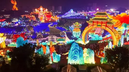 Dinozor temalı ışık enstalasyonu