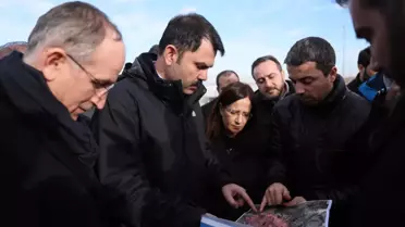 Bakan Kurum yetkilileri deprem anısına