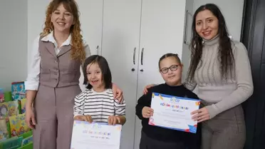 Öğrencilerin başarı belgeleri alması