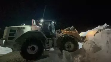 Kurtarılan vatandaşlar ve ekip fotoğrafı