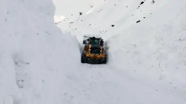 Temizlenmiş mezra yolu Yüksekova