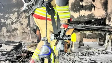 Yangın sonrası evin dış görüntüsü