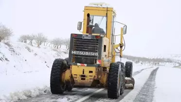 Şanlıurfa sokaklarını temizleyen kar küreme araçları