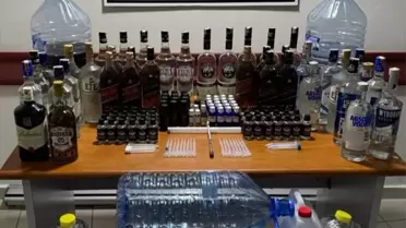 Ele geçirilen sahte içki paketleri