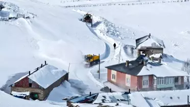 Karla kaplı köy yolları