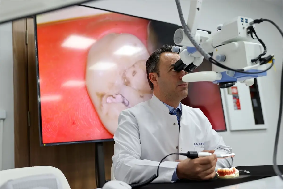 Mikroskoplu Diş Restorasyonlarıyla Tedavi Başarısı Artıyor