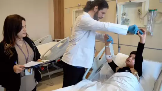 Batman'da Laminoplasti Operasyonu Sonrası Bünyamin'in Sağlık Müjdesi