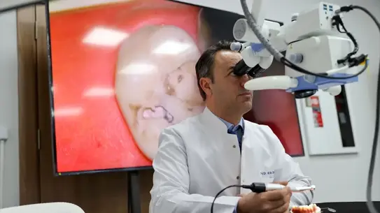Mikroskoplu Diş Restorasyonlarıyla Tedavi Başarısı Artıyor