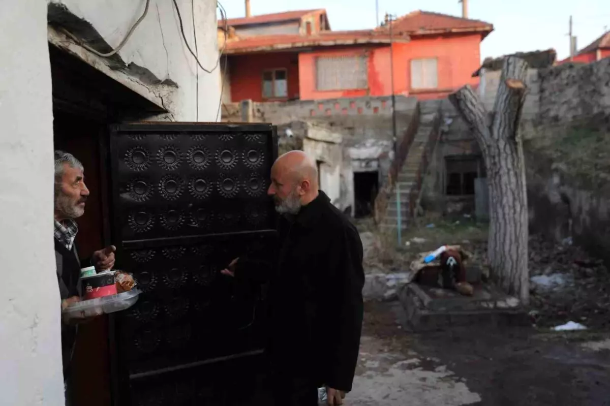 Kocasinan Belediyesi, 65 Üstü ve Engelli Vatandaşlara Günlük Sıcak Yemek Desteği Sunuyor