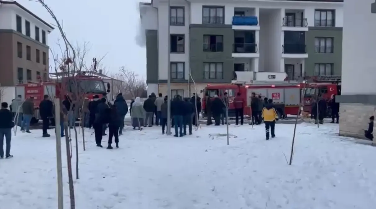Elazığ'da Apartman Yangını: 11 Kişi Duman Maruziyeti Yaşadı