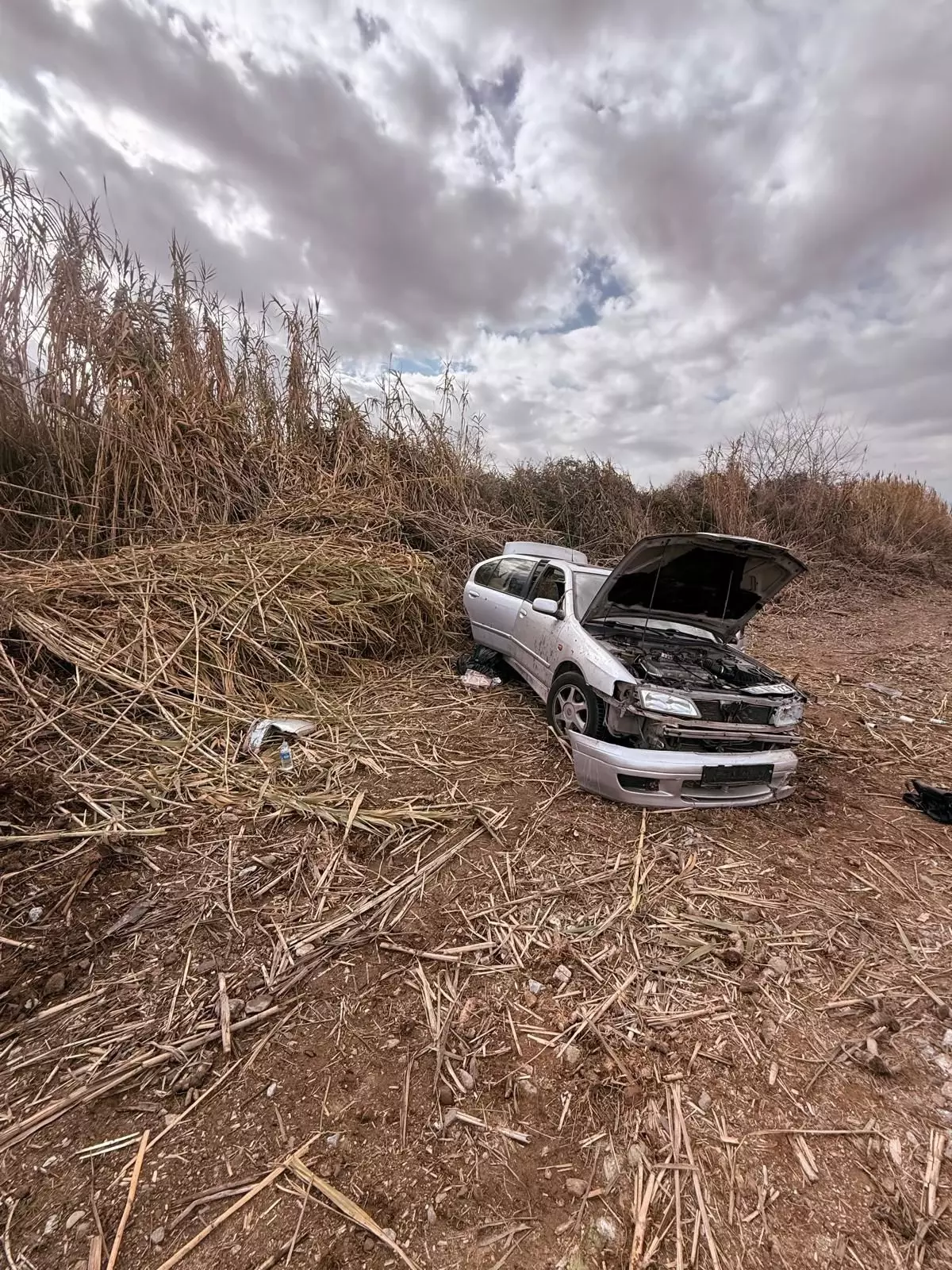Aydın'ın Nazilli İlçesinde Şarampole Çarpan Otomobil 2 Kişiyi Ağır Yaraladı