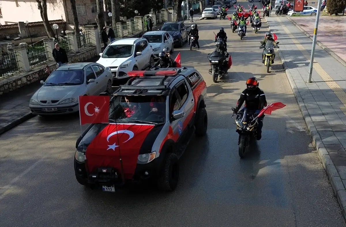 Bilecik'te Motosiklet Tutkunları Bayrak Saldırısına Karşı Konvoy Düzenledi