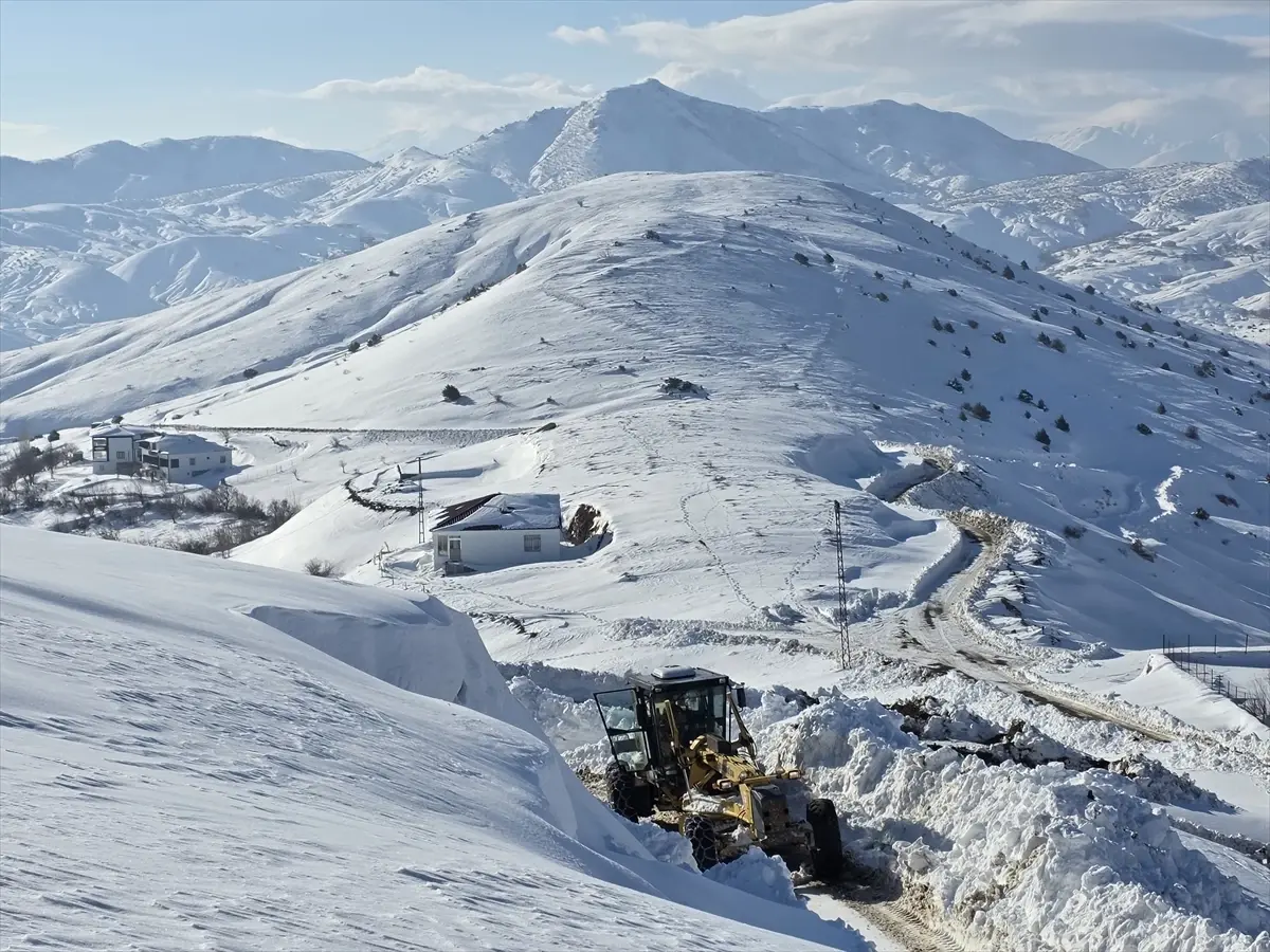 Bingöl Valisi Çelik, Genç İlçesinde Karla Mücadele Çalışmalarını İnceledi