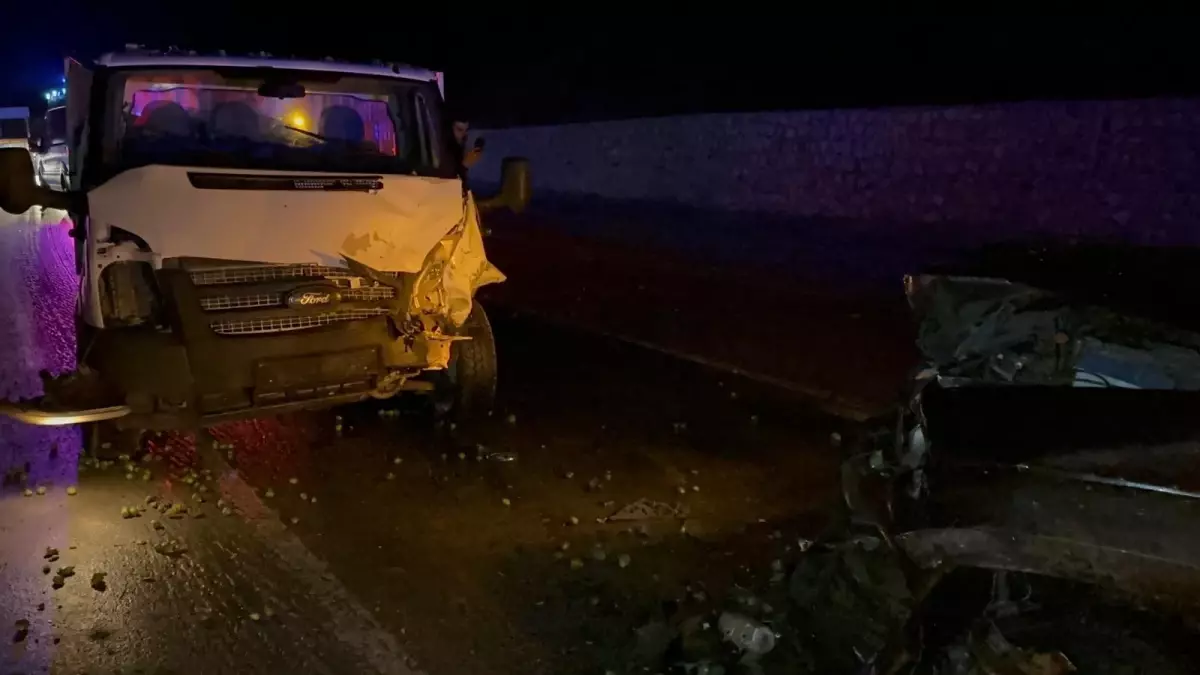 Bursa’nın Yenişehir İlçesinde İki Kamyonet Çarpıştı: Bir Kişi Yaralı