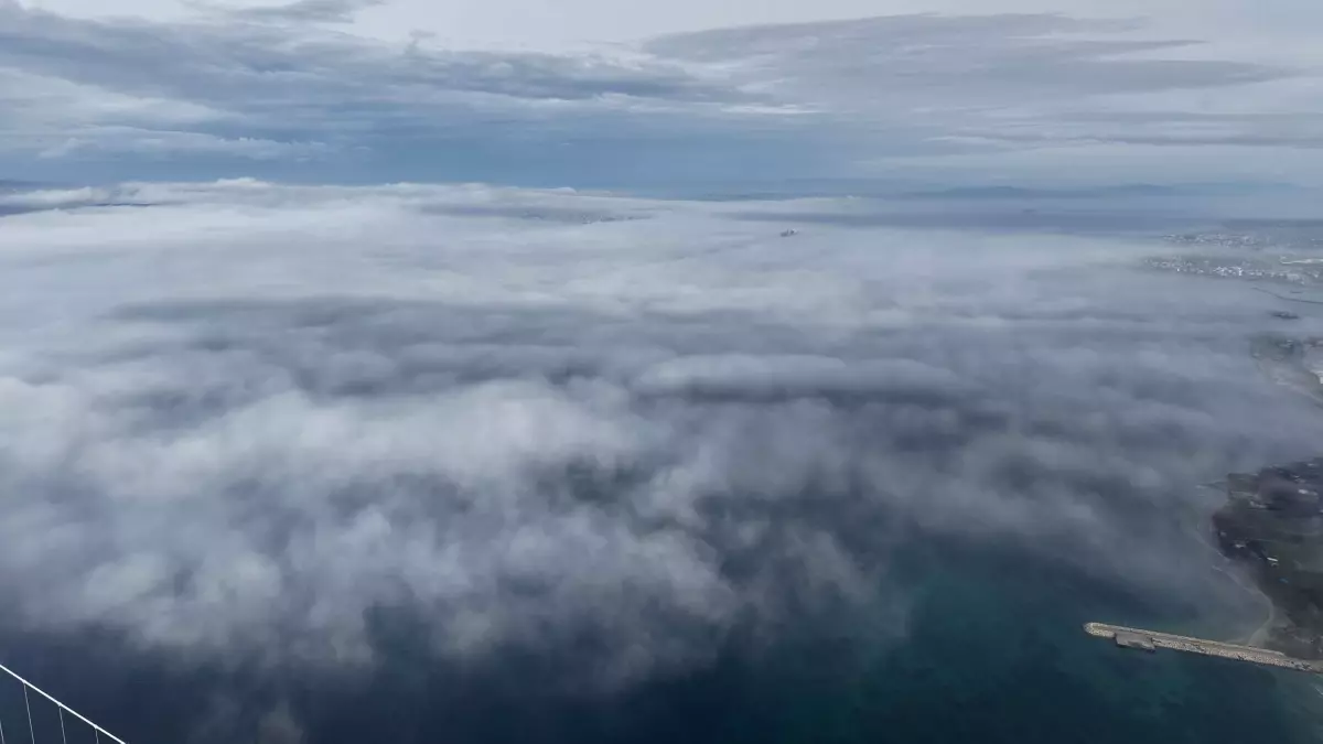 Yoğun Sis Çanakkale Boğazında: 1915 Köprüsü Dron Görüntüsüyle İzleniyor
