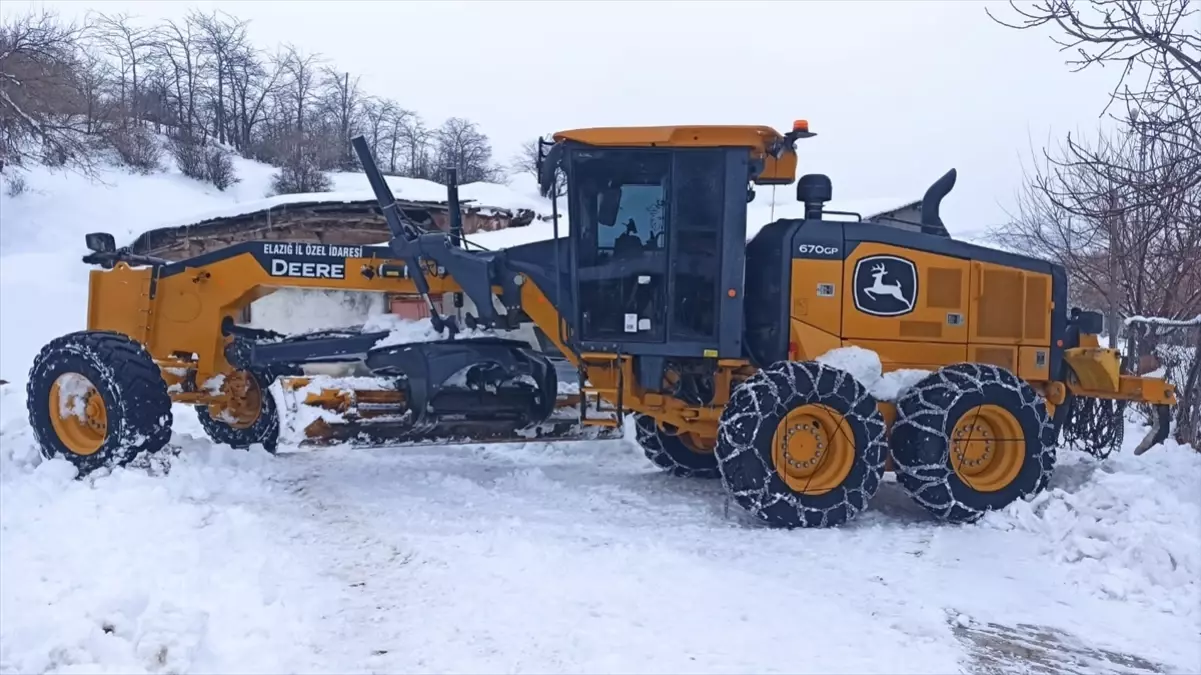 Elazığ’da Kar Nedeniyle Kapalı 67 Köyün 65’inin Yolu Açıldı