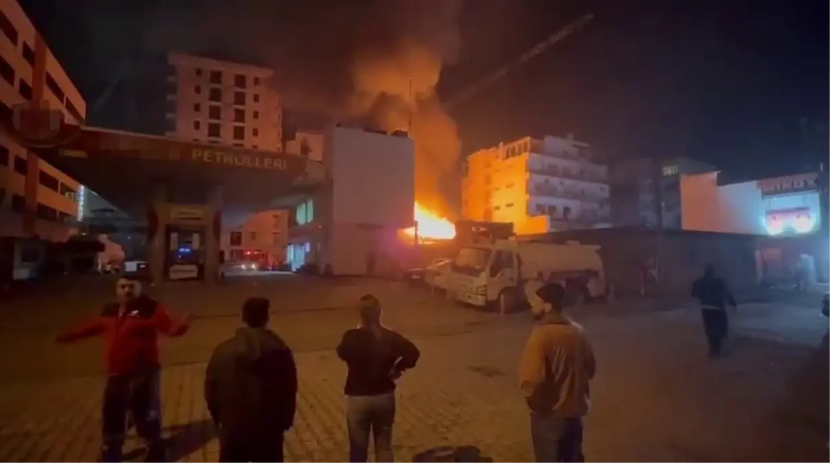 İskenderun’da İş Yerinde Çıkan Yangına İtfaiye Müdahalesi