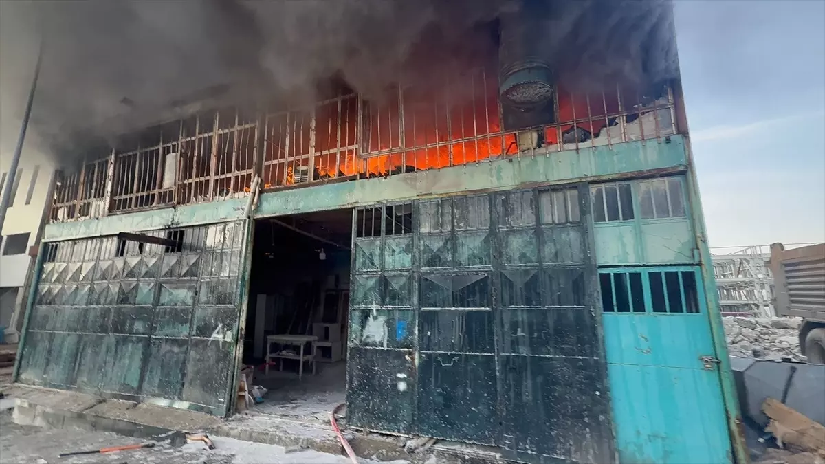 Hatay'da Mobilya Atölyesinde Çıkan Yangın Kontrol Altına Alındı