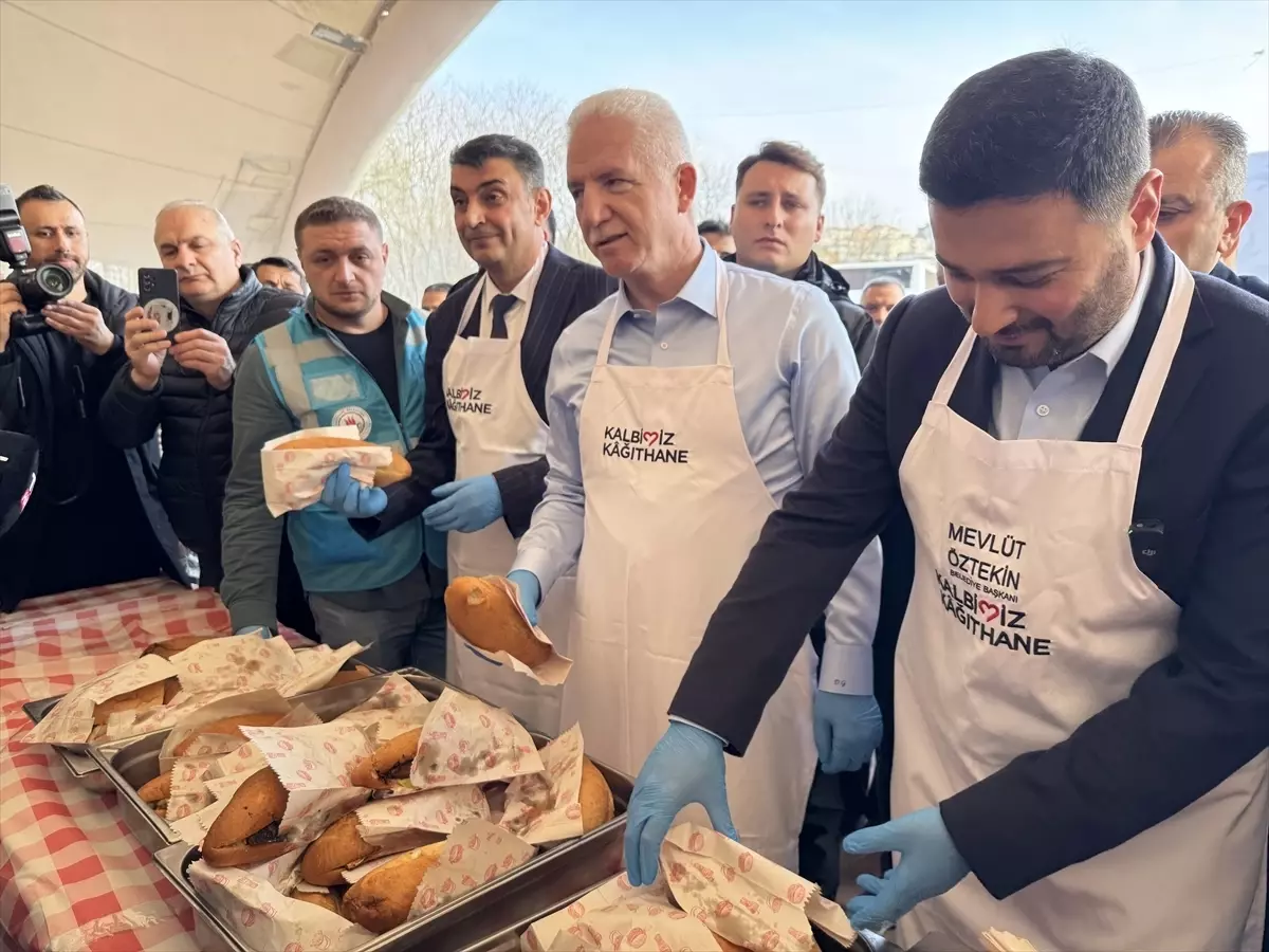 Kağıthane'de 25 Bin Vatandaşa Balık Ekmek Lezzeti Sunuldu