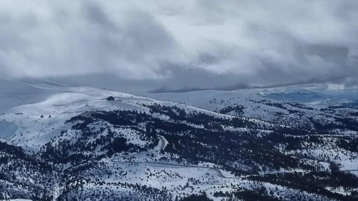 Konya’da Kayak Sırasında Ayağı Kırılan Genç, Helikopterle Hastaneye Sevk Edildi