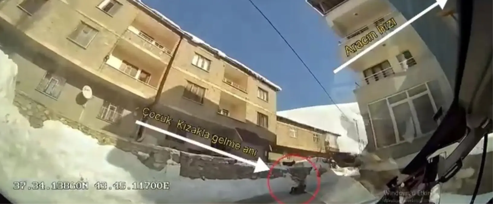 Hakkari'de Kızakla Kayarken Otobüs Çarptı, 11 Yaşındaki Çocuk Hayatını Kaybetti