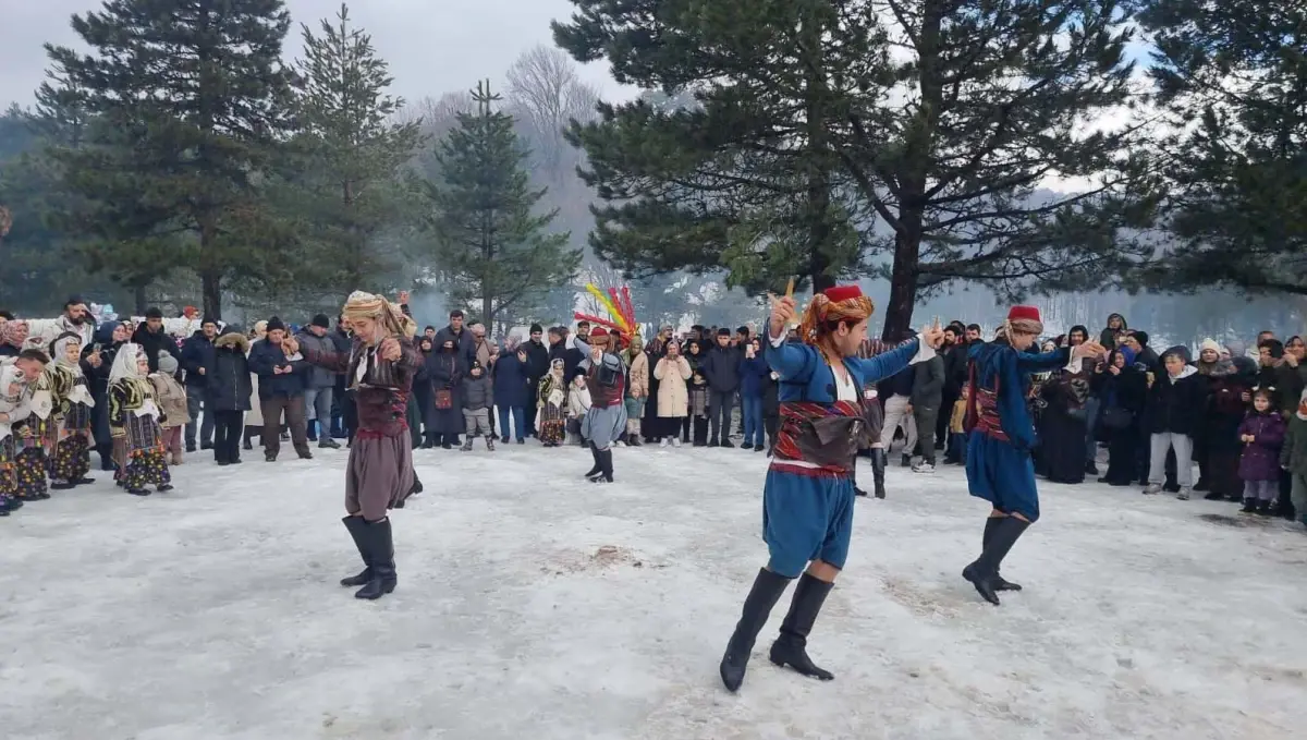 Domaniç'te Öğrenciler İçin Sucuk Festivali: Burs Desteği ve Birlikte Eğitim