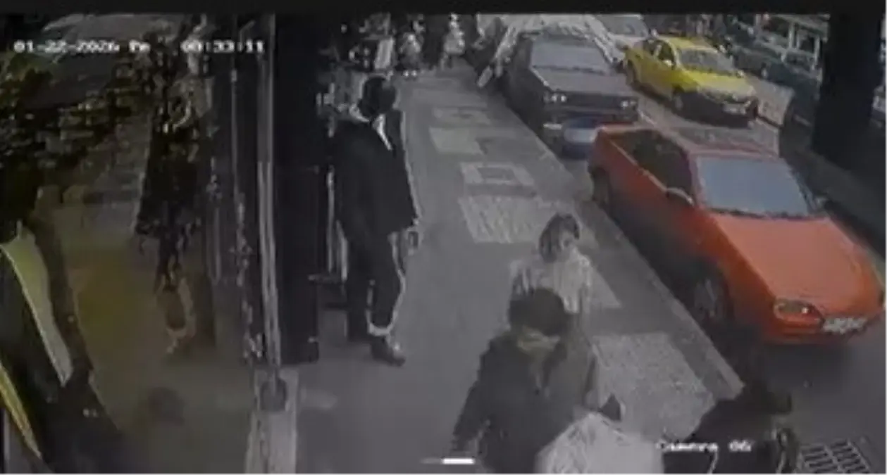 Bursa’da Mağaza Önünde Askıda Kıyafet Çalınması Olayı