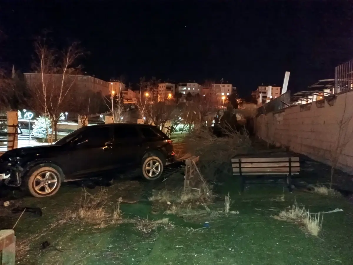 Karaman’da Alkollü Sürücünün Kontrolsüz Çarpması Kafeyi Zarar Görmeden Sonuçlandırdı