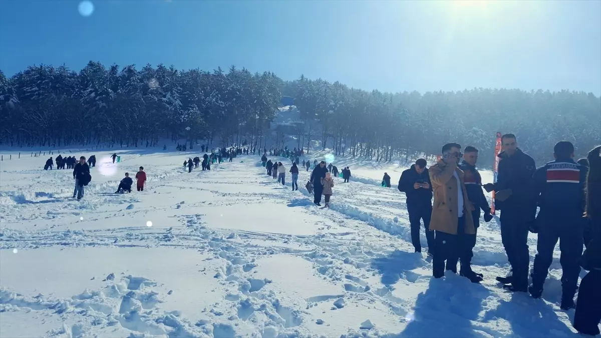 Saimbeyli'de Kar Yağışı Sonrası Renkli Kış Şöleni