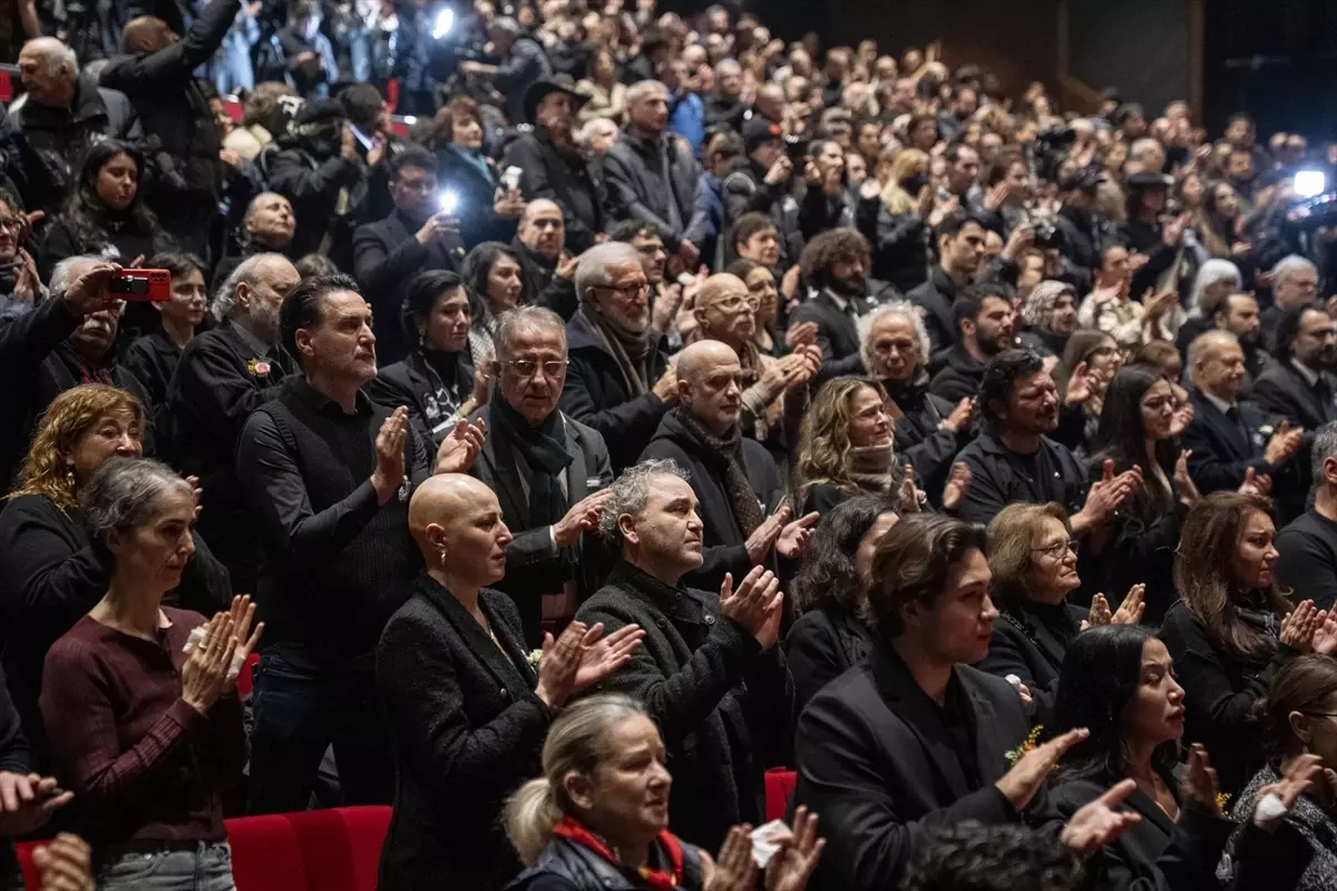 Türk Tiyatrosunun Efsanesi Haldun Dormen, Cenazesinde Veda Edildi