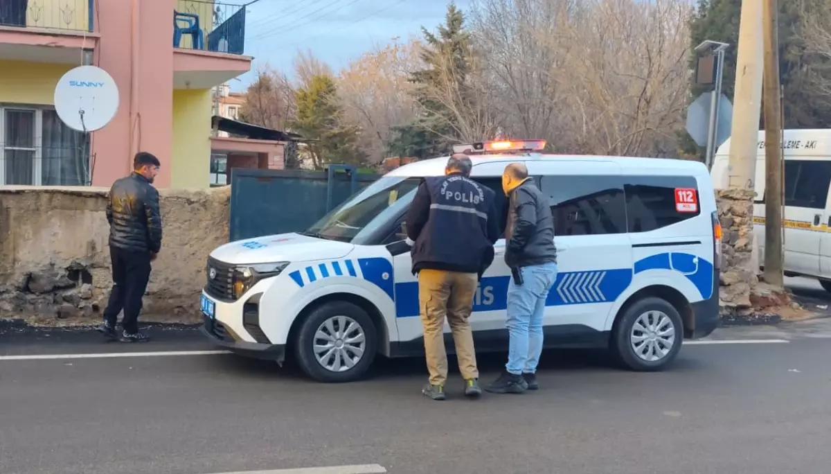 Aksaray’da Motosikletli 15 Yaşındaki Çocuk, Para İsteyen Birine Silahlı Saldırdı