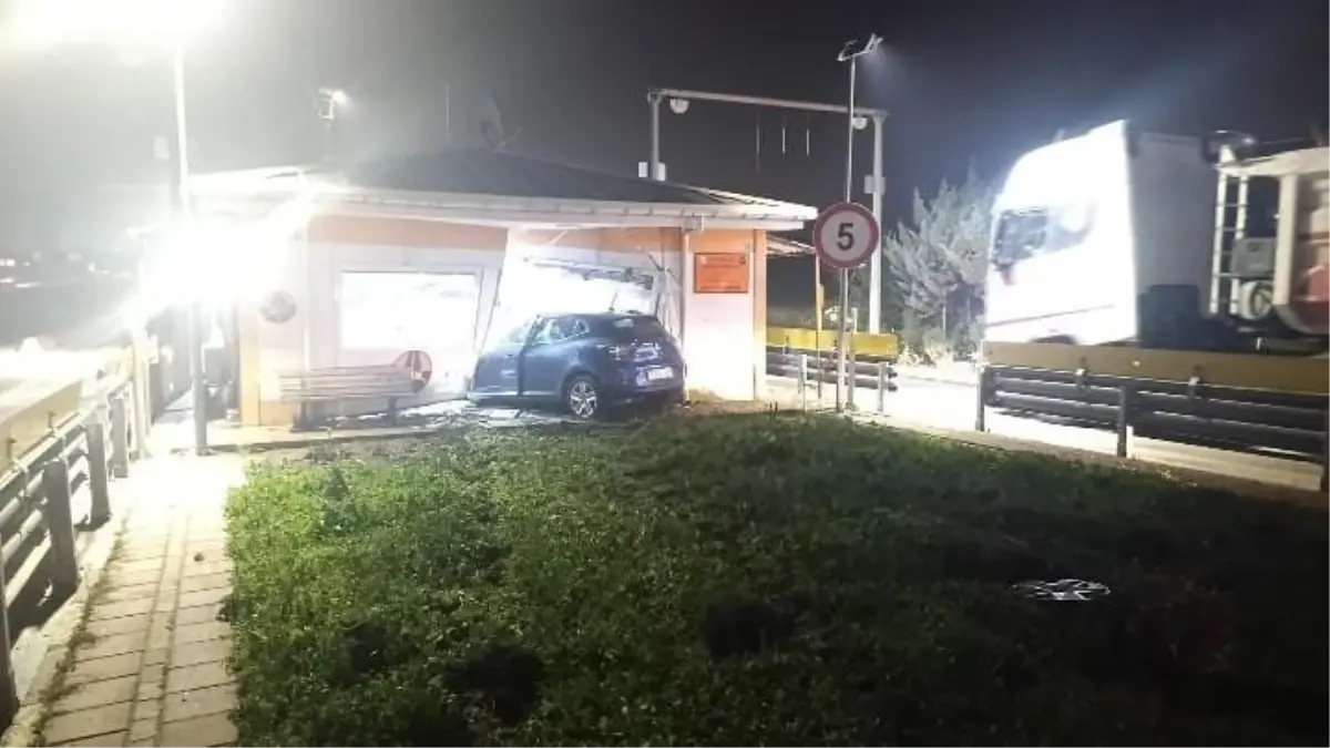 Silivri'de Kantar Binasına Çarpan Araçta Sürücü Gözaltında, Görevli Şehit Oldu