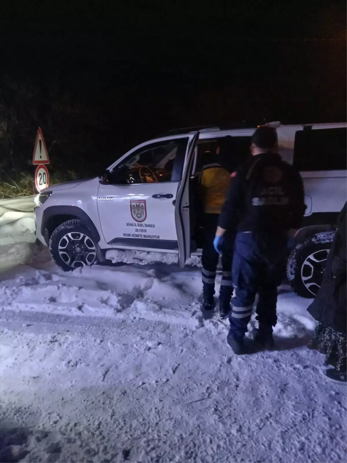 Sivas'ta Karla Kaplı Mezrada Yaralı Kadın Kurtarıldı