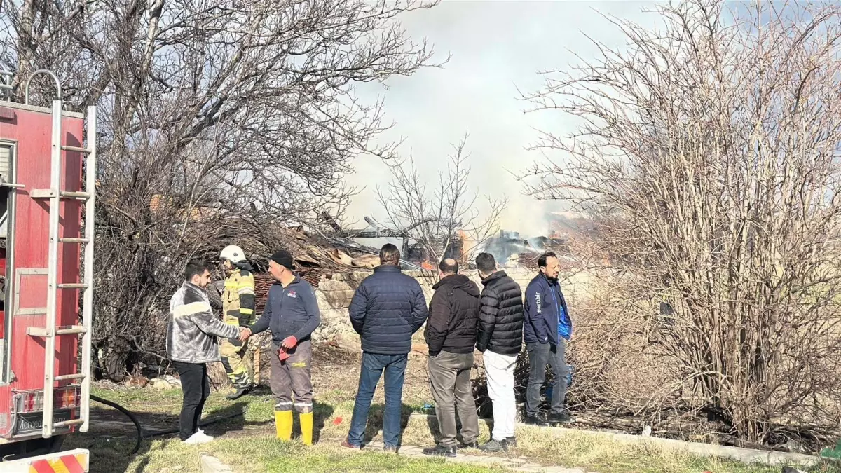 Kütahya’da Bahçe Deposu Yangını Hızla Kontrol Altına Alındı