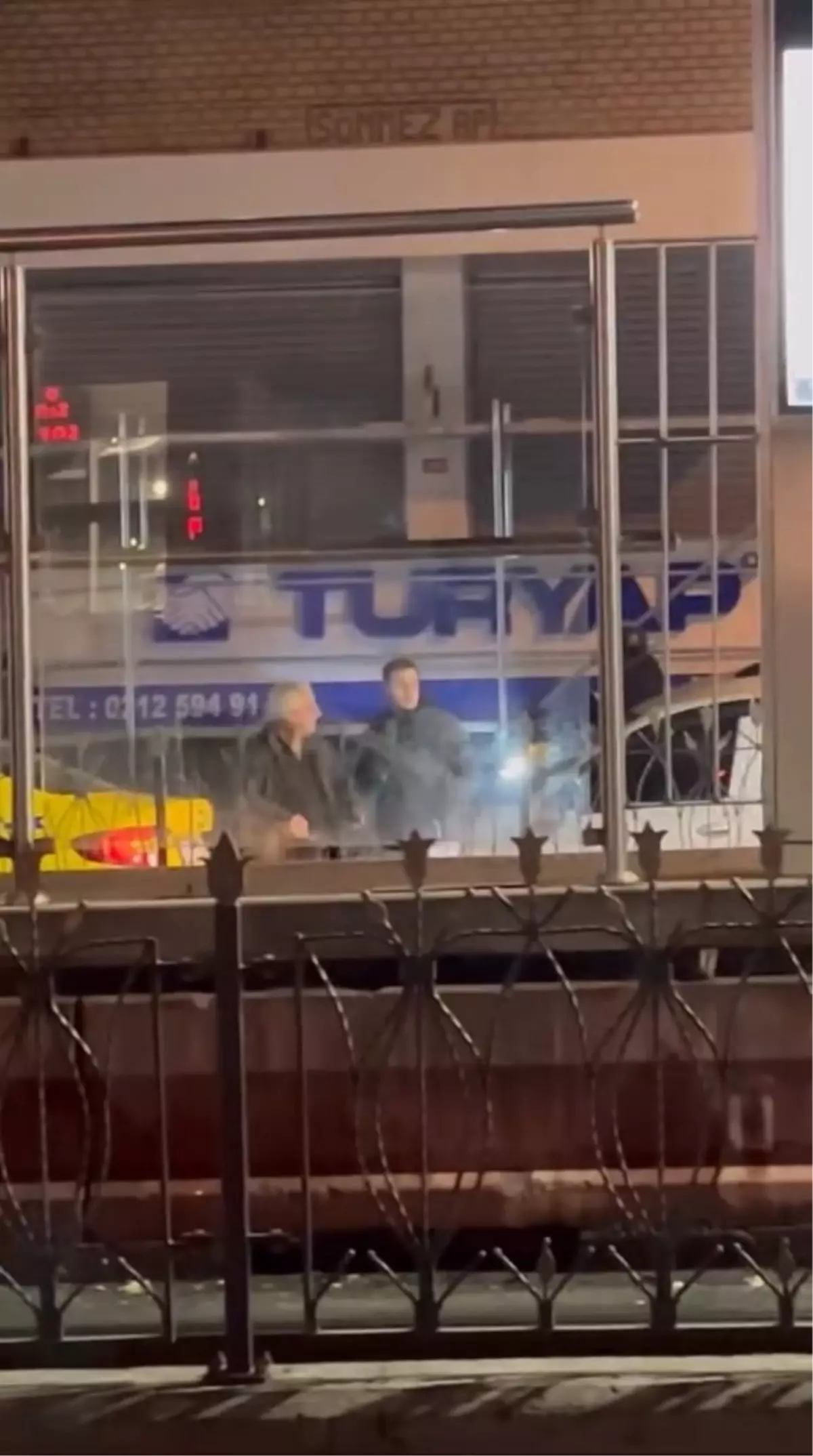 Sultangazi'de Taksi Şoförüne Yönelik Şiddetli Saldırı ve Vatandaşların Müdahalesi