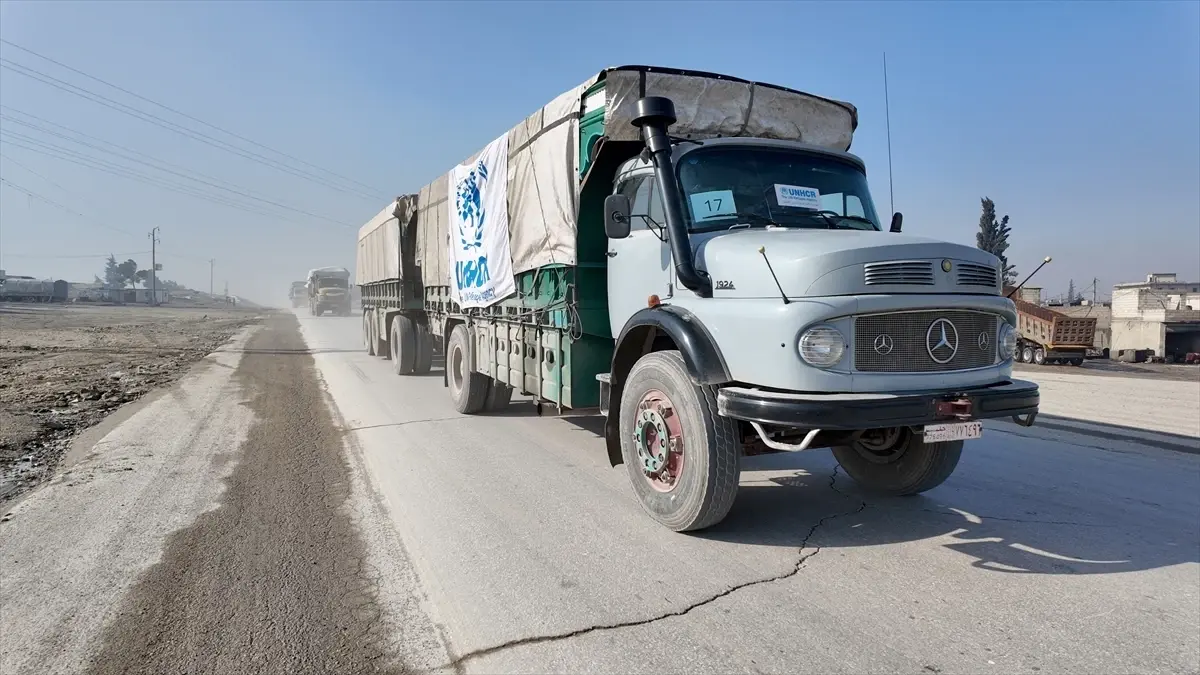 Suriye Hükümeti, YPG Kontrolündeki Aynularab’a 24 Araçlık Yardım Konvoyu Gönderdi