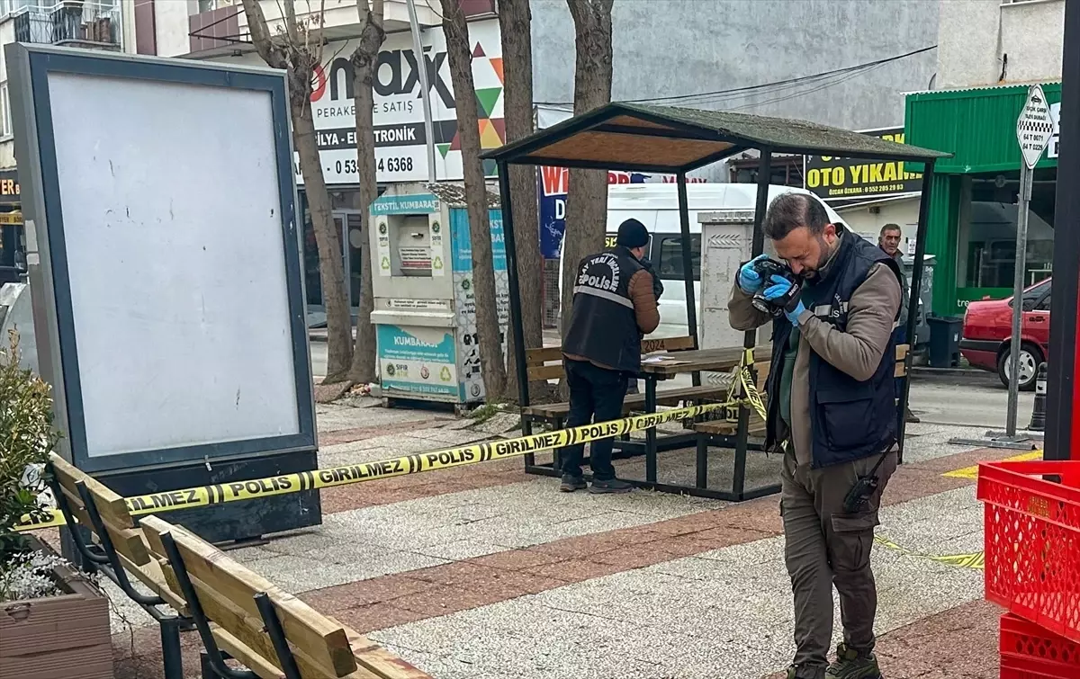 Uşak’ta Parkta Gerçekleşen Bıçaklı Saldırıda Bir Kişi Ağır Yaralı