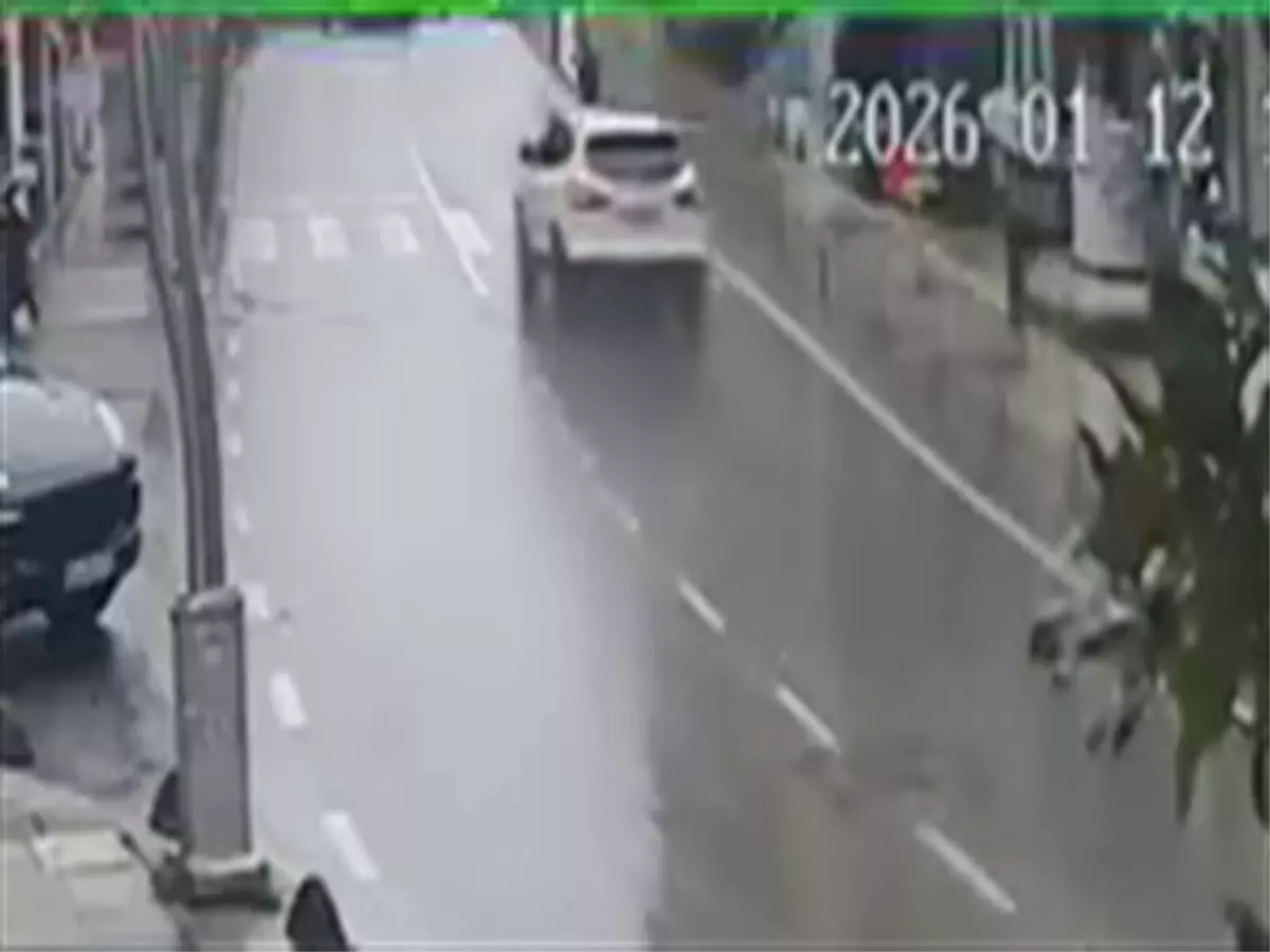 Çayırova’da Yaya Geçidinde Kaza: Otomobil Çarpması Sonucu Kadın Hayatını Kaybetti