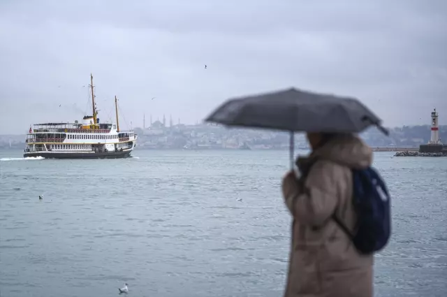 İstanbul’da yağışlı bir sokak görüntüsü