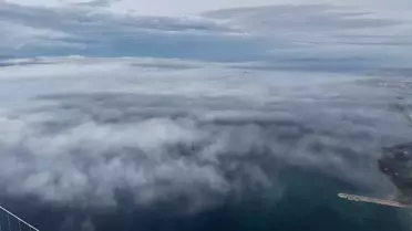 Dronla çekilmiş sisli Çanakkale Köprüsü