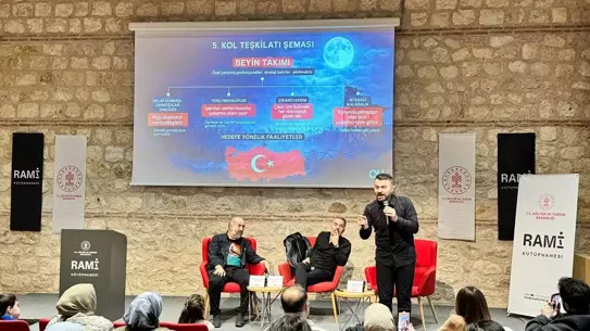 Dijital medya ve gençlerin etkileşimini simgeleyen görsel