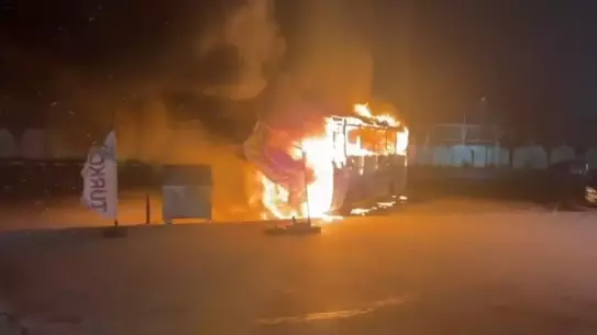 Yangın sonrası söndürülmüş otobüs