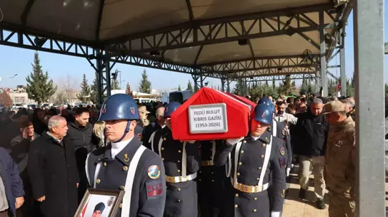 Fedî Bulut'un naaşı şehitlik toprağına verilirken