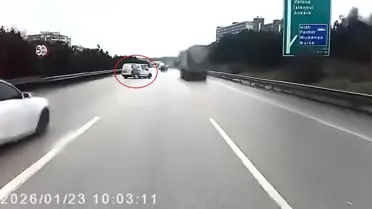 Bursa’da Sürücü, Kontrolünü Kaybettiği Araçla TIR’a Çarpmaktan Son Anda Kaçındı