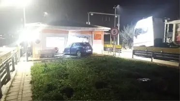 Kantar binasına çarpan otomobil