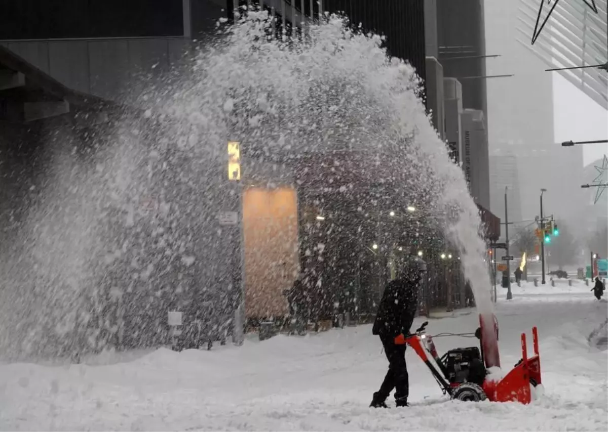 ABD'de Kış Fırtınası Seyahat Ağını Felç Etti: Orta Batı ve Doğu’da Kaos